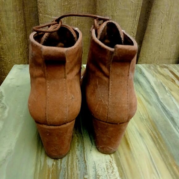 QUPID Sueded Wedge Booties 6 Red  Brown Lace up dressy casual modern shoes - Picture 5 of 6